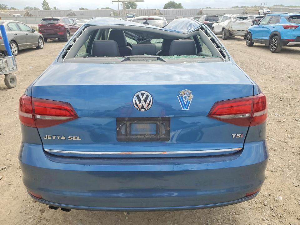 57182296 :رقم المزاد ، 3VWL17AJXHM268165 vin ، 2017 Volkswagen Jetta مزاد بيع