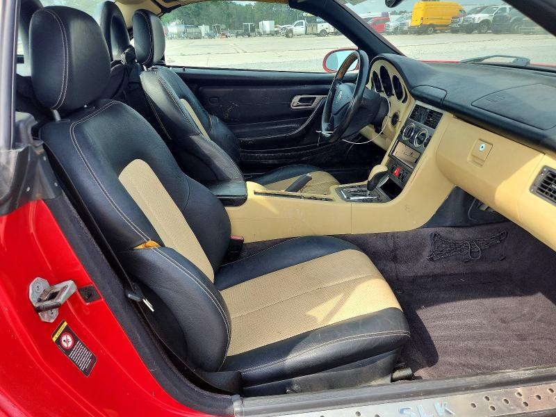 56351446 :رقم المزاد ، WDBKK49F61F187467 vin ، 2001 Mercedes-benz Slk مزاد بيع