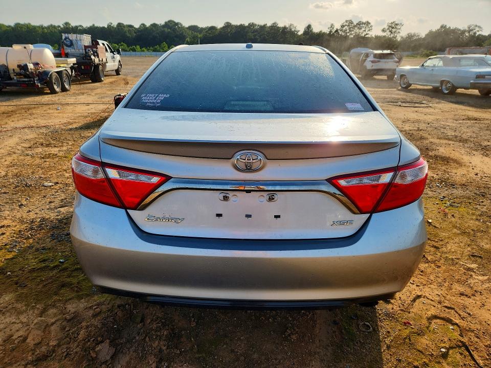 57972646 :رقم المزاد ، 4T1BF1FK0HU337208 vin ، 2017 Toyota Camry مزاد بيع