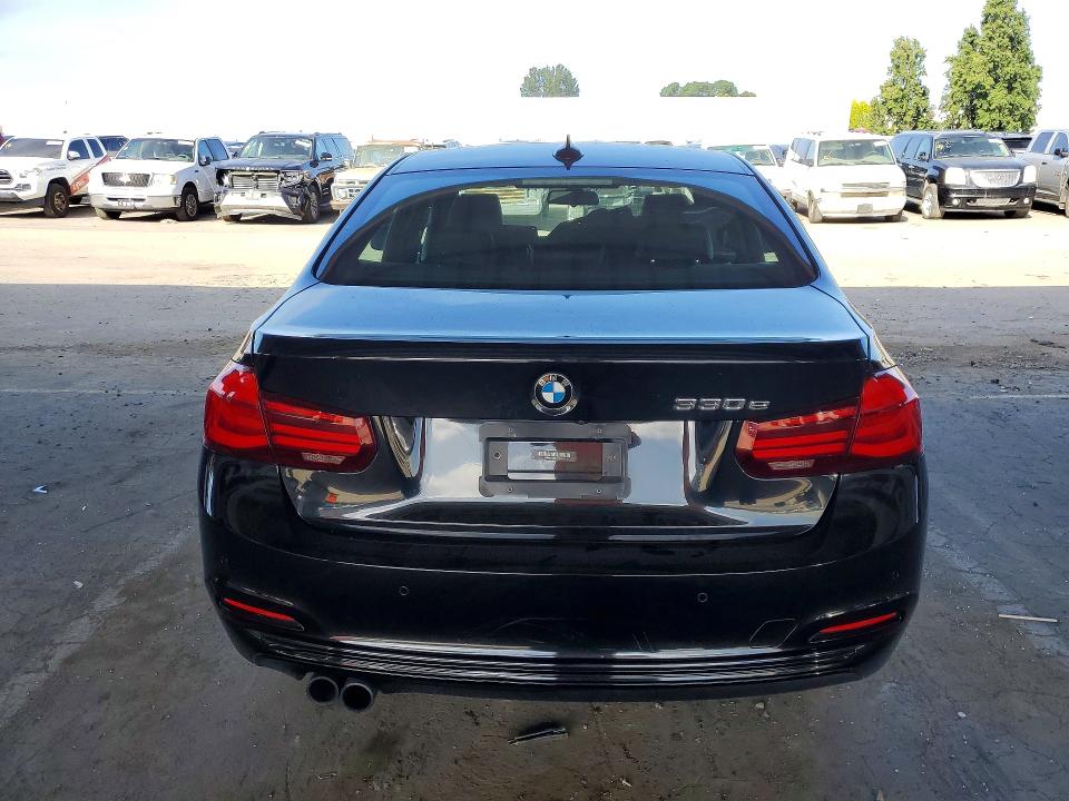 56329026 :رقم المزاد ، WBA8E1C59JA178631 vin ، 2018 Bmw 330e مزاد بيع