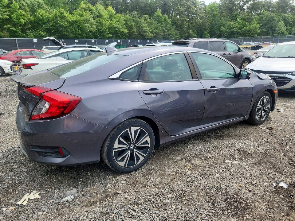 Продажа на аукционе авто 2017 Honda Civic, vin: 2HGFC1F70HH658695, номер лота: 57882326