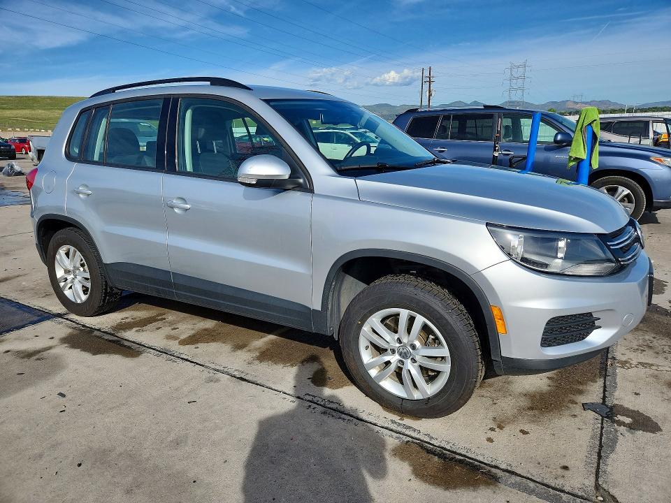 2017 Volkswagen Tiguan მანქანა იყიდება აუქციონზე, vin: WVGBV7AX7HW512325, აუქციონის ნომერი: 55804406