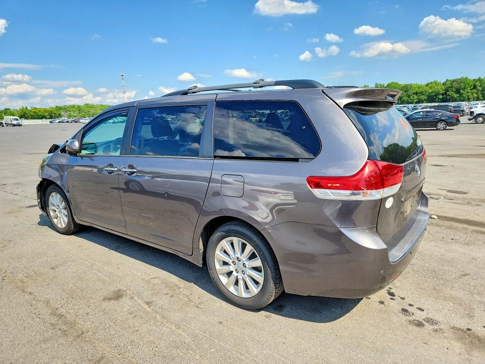 57167066 :رقم المزاد ، 5TDDK3DC0DS050398 vin ، 2013 Toyota Sienna مزاد بيع