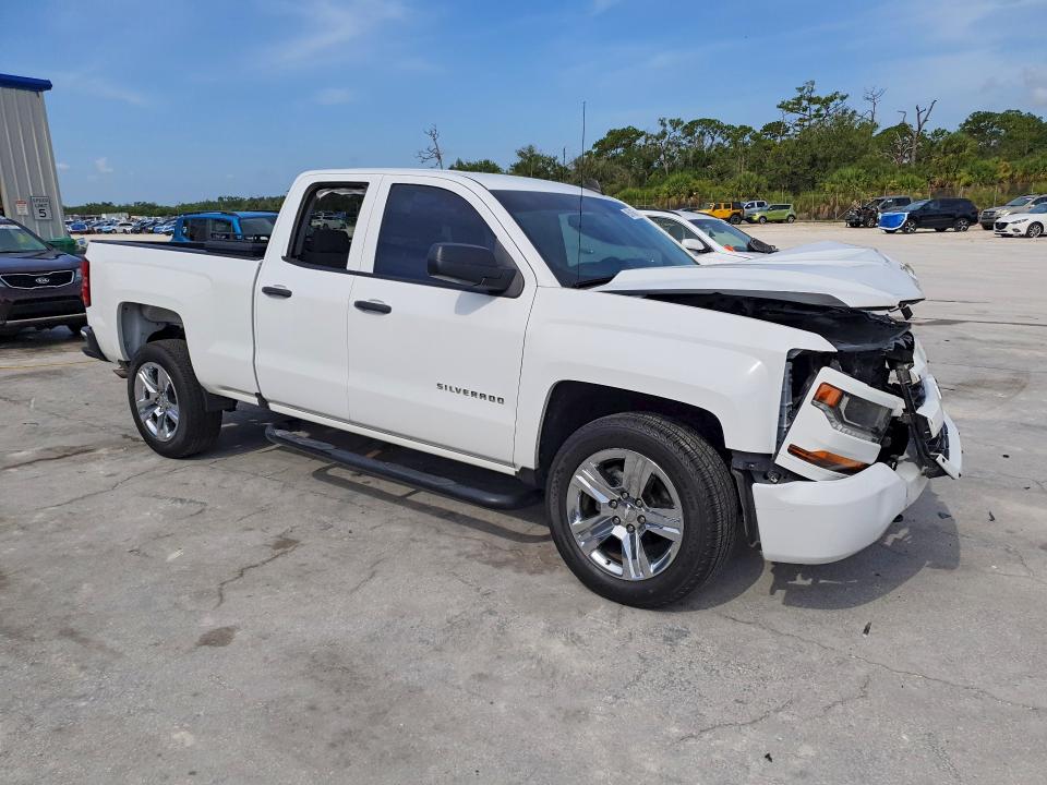 Продажа на аукционе авто 2018 Chevrolet Silverado, vin: 1GCRCPEH4JZ366353, номер лота: 85611065