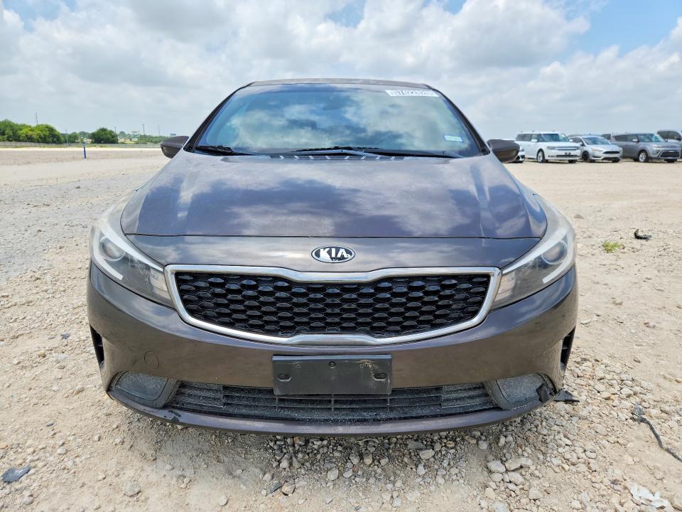 57422826 :رقم المزاد ، 3KPFL4A76HE131957 vin ، 2017 Kia Forte مزاد بيع