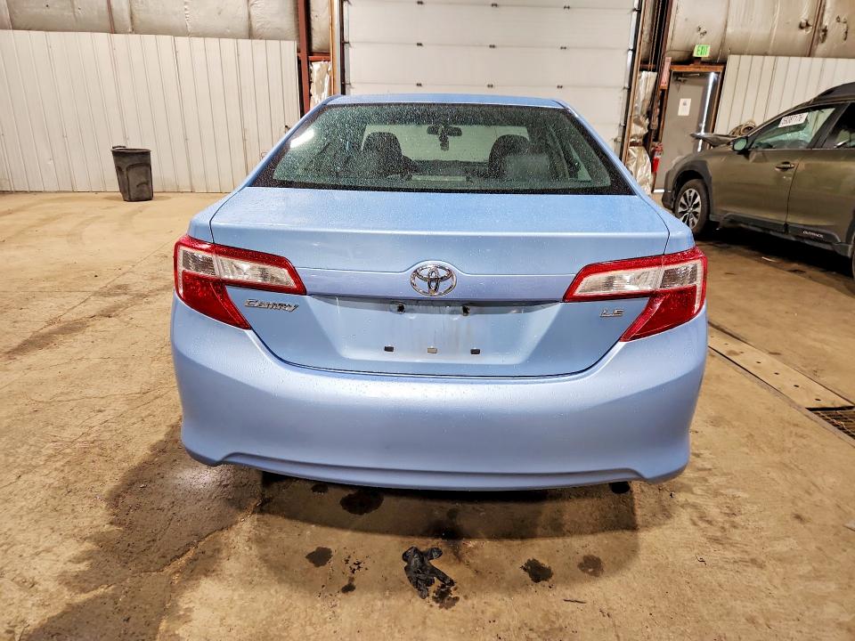 85624745 :رقم المزاد ، 4T1BF1FK5CU563642 vin ، 2012 Toyota Camry مزاد بيع