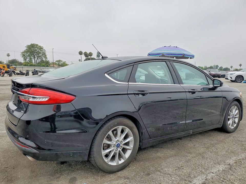56103256 :رقم المزاد ، 3FA6P0HD7HR293863 vin ، 2017 Ford Fusion مزاد بيع