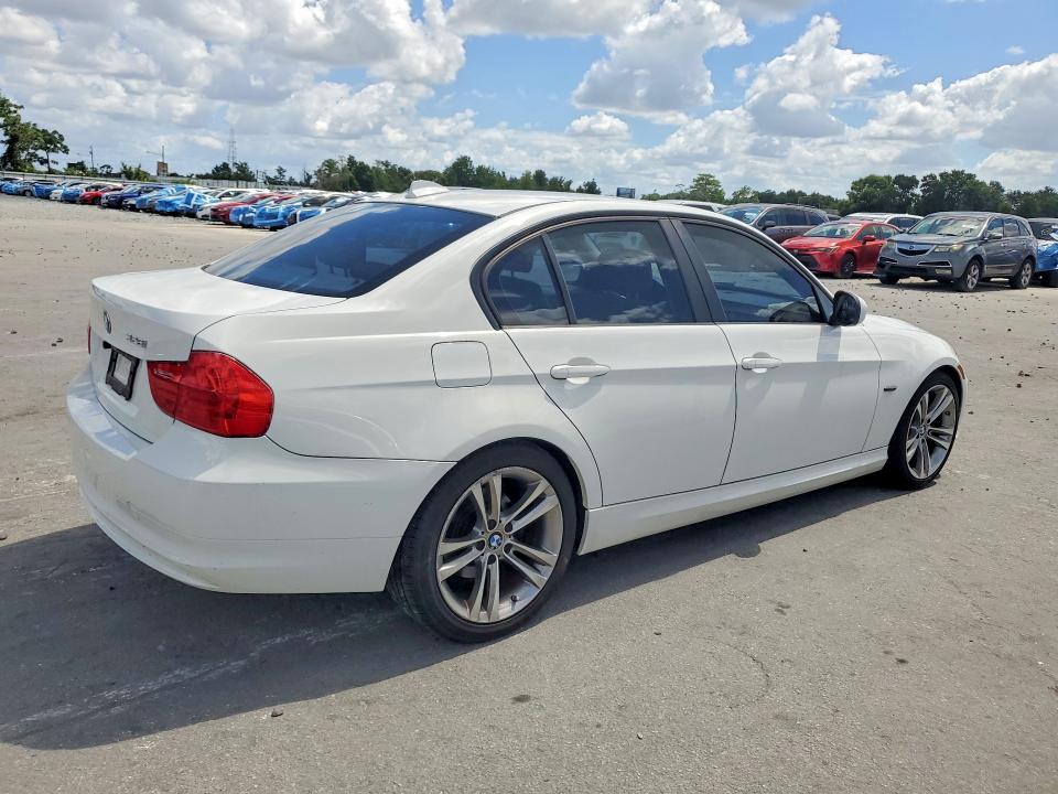 56331516 :رقم المزاد ، WBAPH7C54BE674517 vin ، 2011 Bmw 328 مزاد بيع