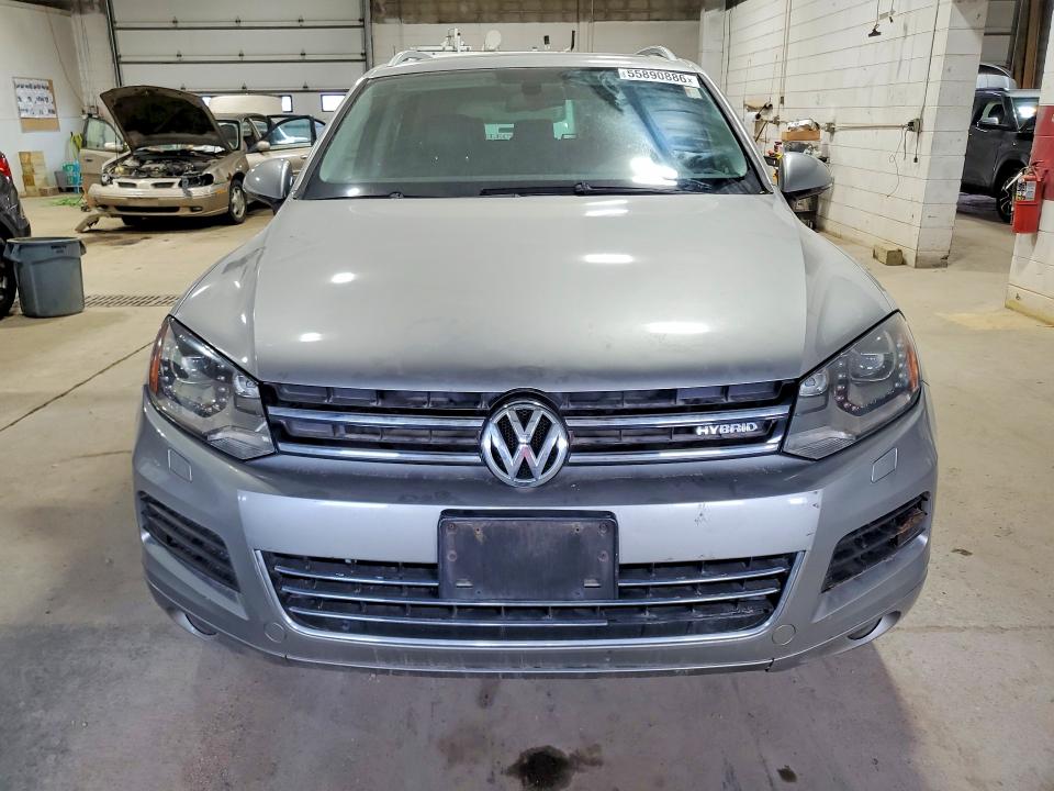 2011 Volkswagen Touareg მანქანა იყიდება აუქციონზე, vin: WVGFG9BP1BD004991, აუქციონის ნომერი: 55890886