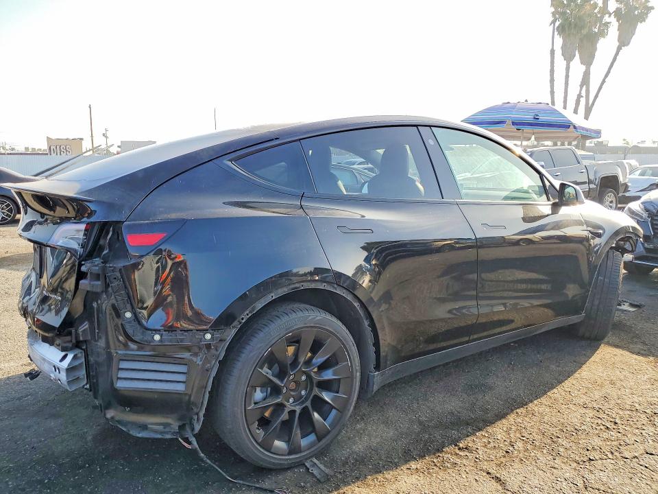 56279076 :رقم المزاد ، 5YJYGDEE5MF141485 vin ، 2021 Tesla Model Y مزاد بيع
