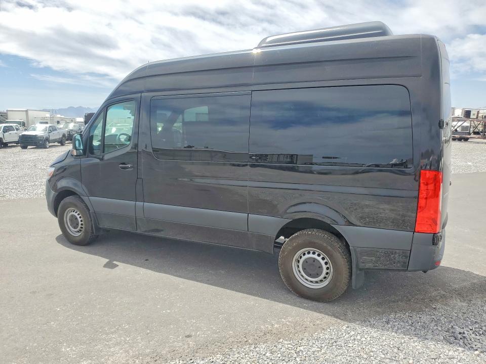 56242606 :رقم المزاد ، W1Z4EFHY8NP516936 vin ، 2022 Mercedes Benz Sprinter مزاد بيع
