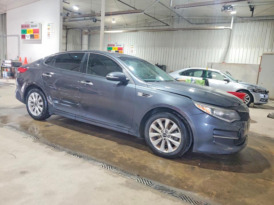 58252526 :رقم المزاد ، 5XXGU4L33JG185077 vin ، 2018 Kia Optima مزاد بيع
