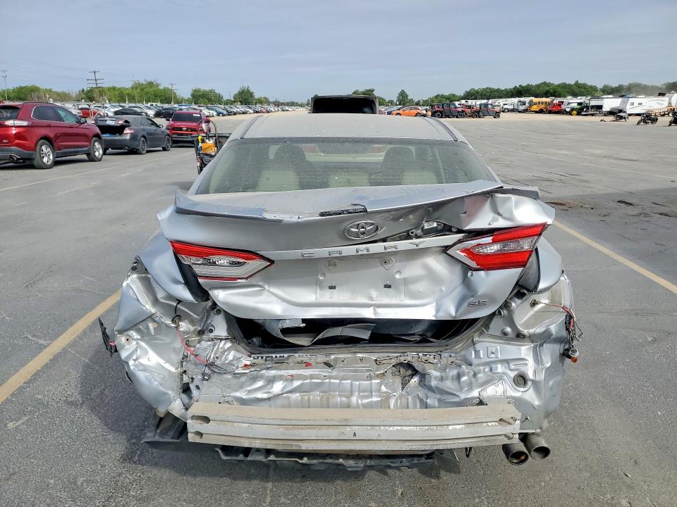 56471996 :رقم المزاد ، JTNB11HK9J3028800 vin ، 2018 Toyota Camry مزاد بيع