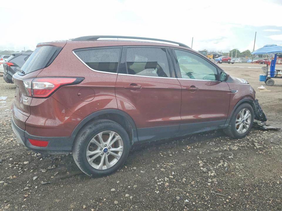58897856 :رقم المزاد ، 1FMCU0GDXJUC95205 vin ، 2018 Ford Escape مزاد بيع