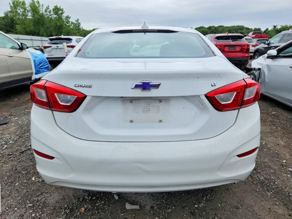 Продаж на аукціоні авто 2018 Chevrolet Cruze, vin: 1G1BE5SM2J7176136, номер лоту: 58710766