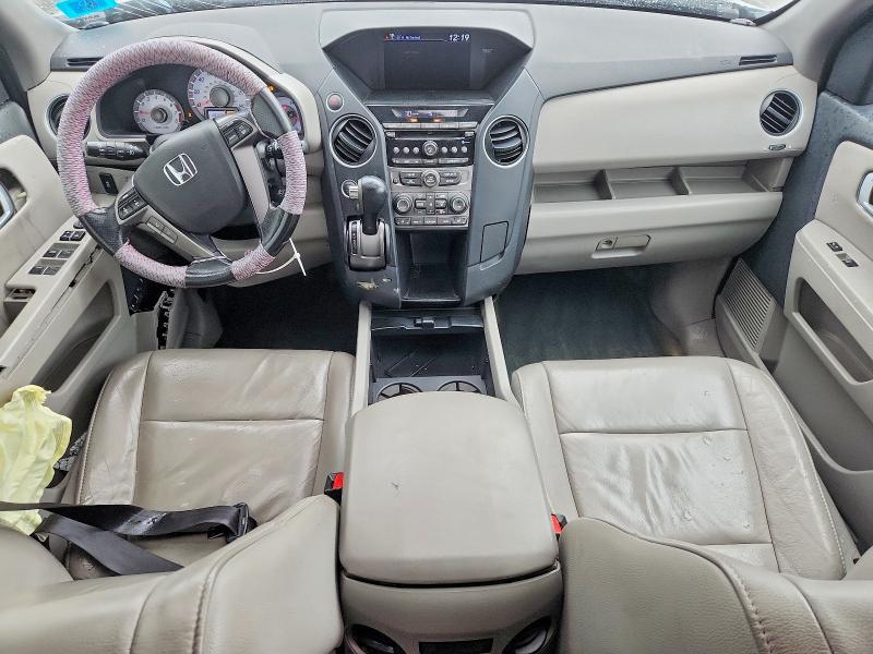 55521756 :رقم المزاد ، 5FNYF4H58FB010990 vin ، 2015 Honda Pilot مزاد بيع