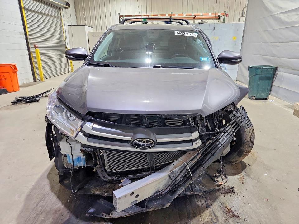 Продаж на аукціоні авто 2018 Toyota Highlander, vin: 5TDJZRFH8JS562206, номер лоту: 56228676