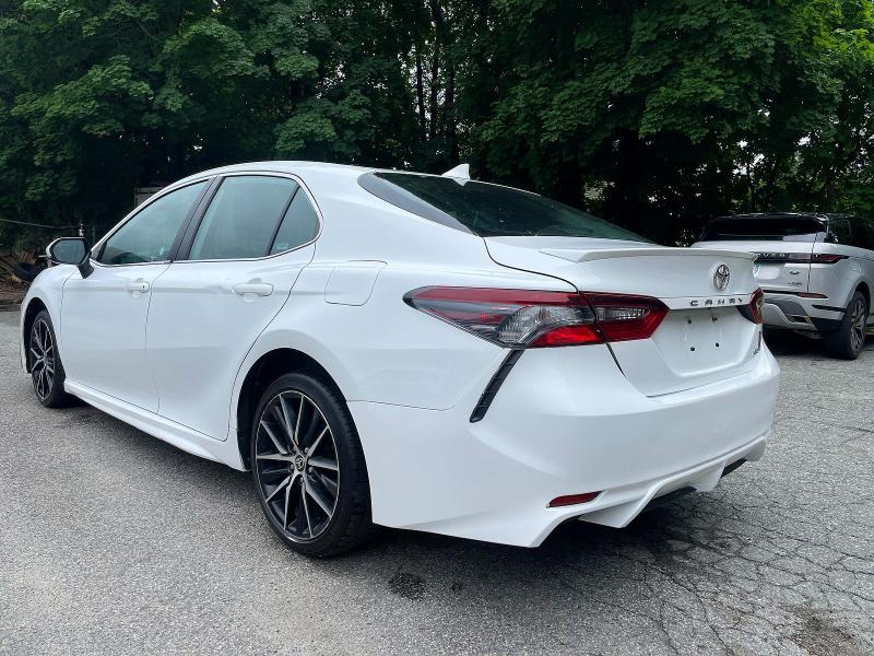 59005666 :رقم المزاد ، 4T1G11AK6MU5588 vin ، 2021 Toyota Camry مزاد بيع