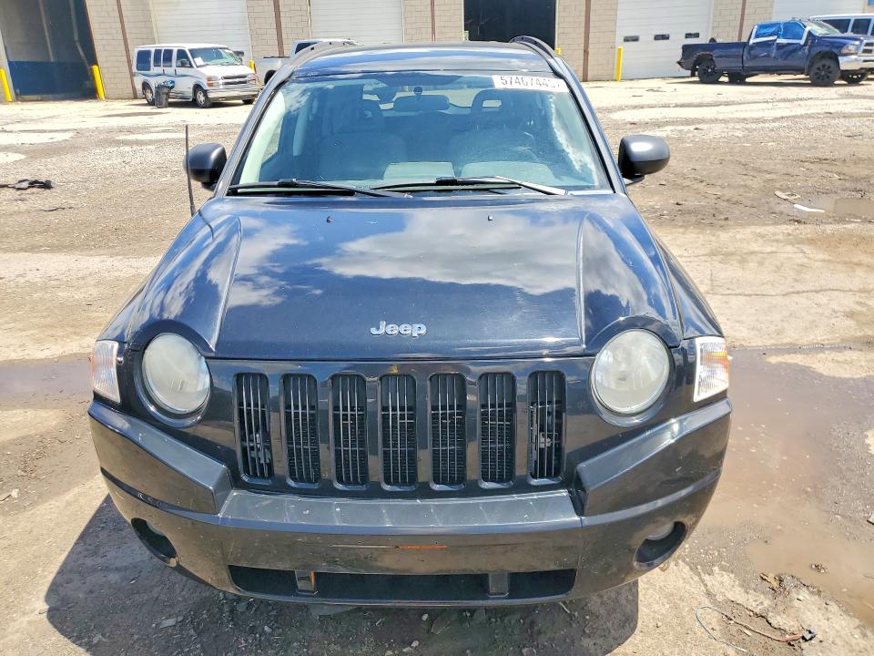 57467446 :رقم المزاد ، 1J8FF47W27D180099 vin ، 2007 Jeep Compass مزاد بيع