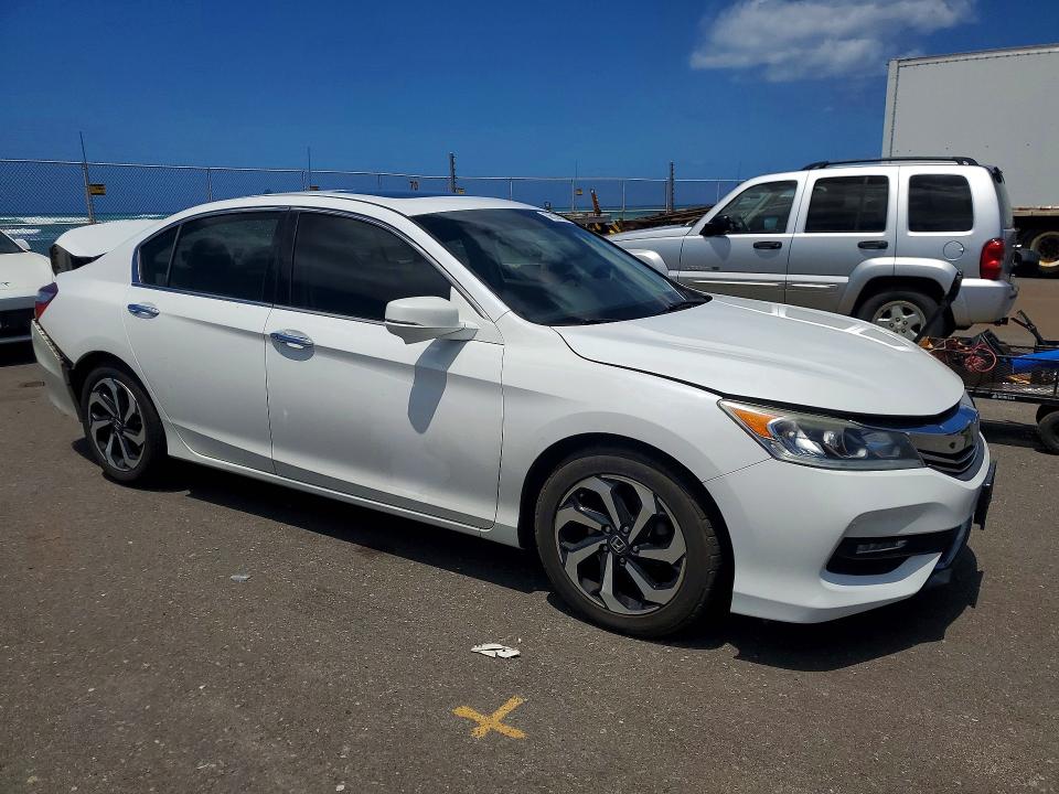 56539856 :رقم المزاد ، 1HGCR3F86HA010573 vin ، 2017 Honda Accord مزاد بيع