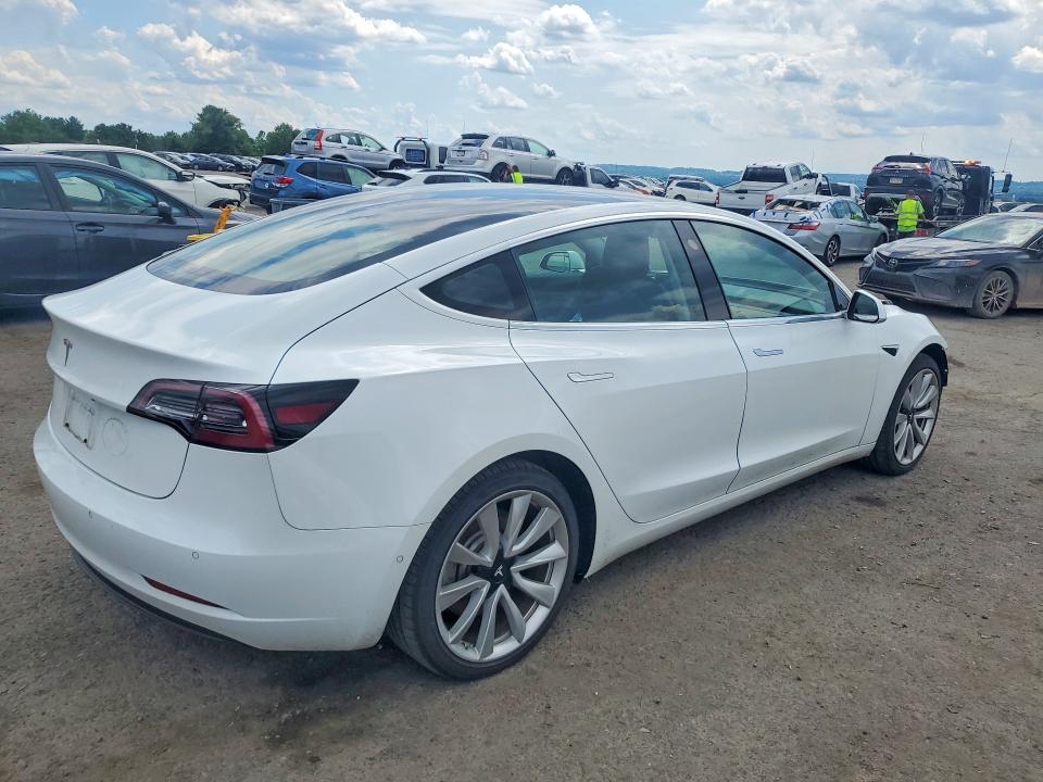 58806506 :رقم المزاد ، 5YJ3E1EA0JF108756 vin ، 2018 Tesla Model 3 مزاد بيع