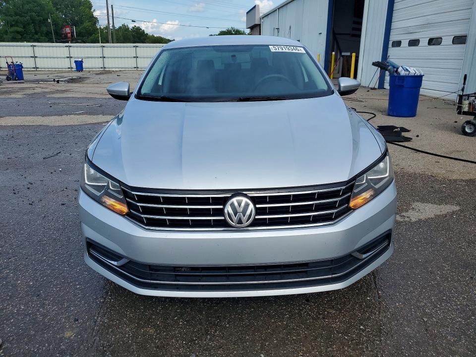 2017 Volkswagen Passat მანქანა იყიდება აუქციონზე, vin: 1VWAT7A38HC058765, აუქციონის ნომერი: 57919346