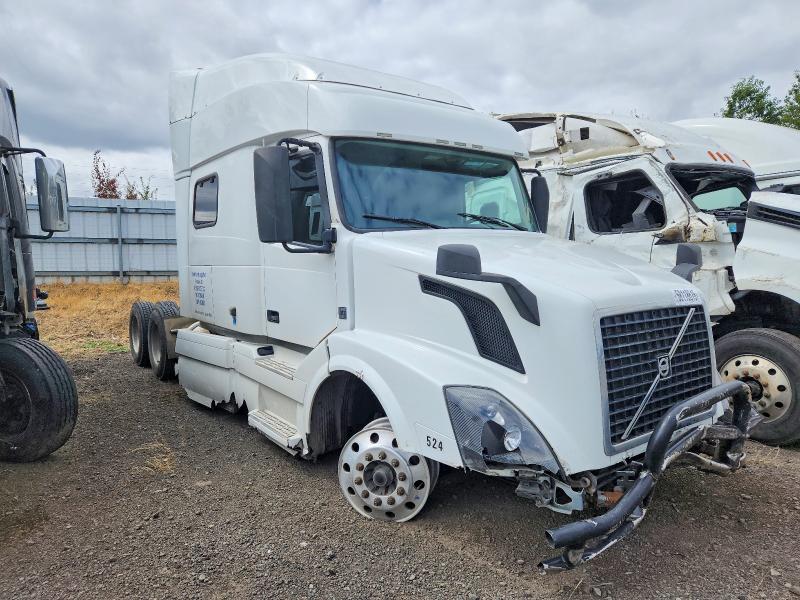 58118616 :رقم المزاد ، 4V4NC9EH5FN911604 vin ، 2015 Volvo Vnl مزاد بيع