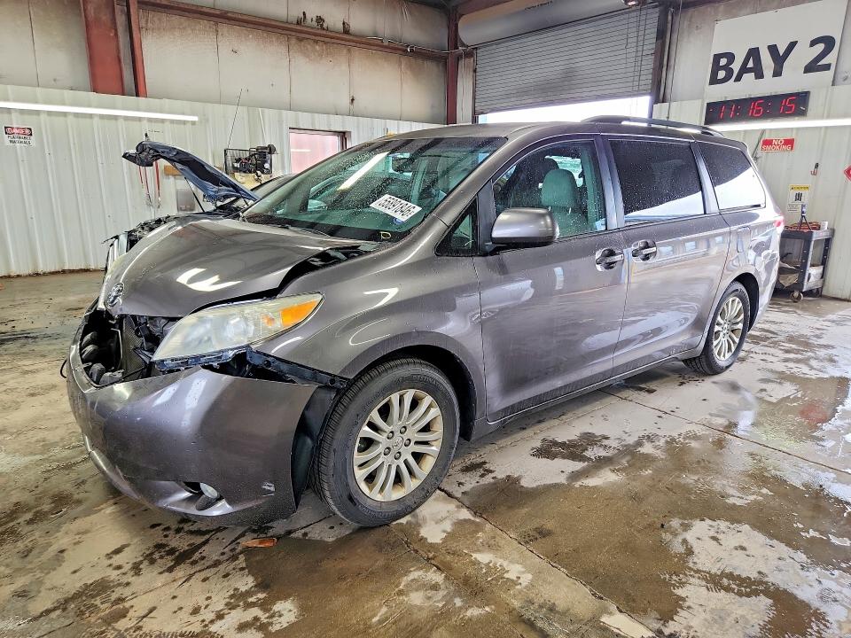 2011 Toyota Sienna მანქანა იყიდება აუქციონზე, vin: 5TDYK3DC6BS025374, აუქციონის ნომერი: 55891846
