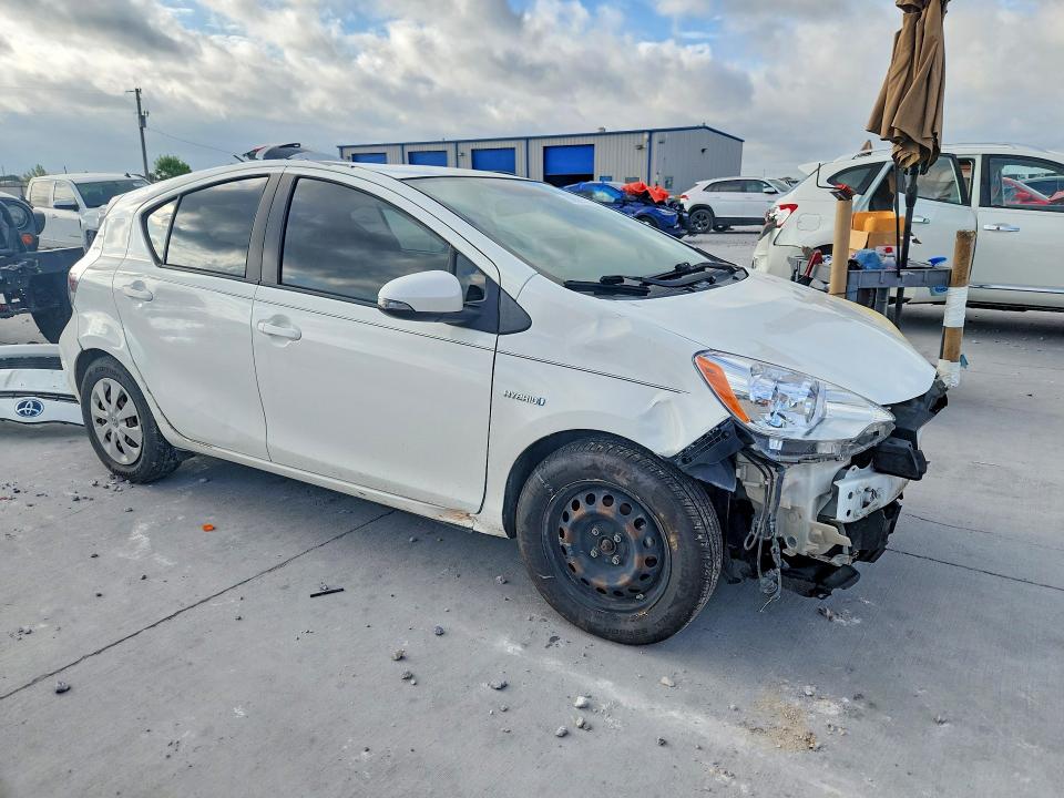 56678526 :رقم المزاد ، JTDKDTB31C1010458 vin ، 2012 Toyota Prius C مزاد بيع