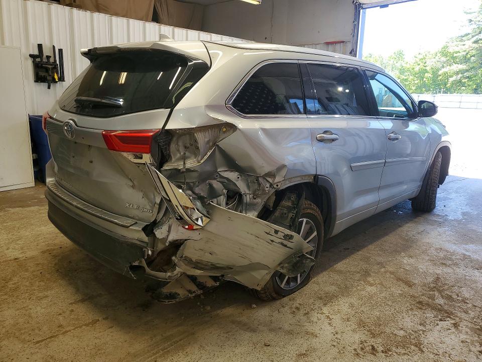 56221876 :رقم المزاد ، 5TDJZRFH1HS453774 vin ، 2017 Toyota Highlander مزاد بيع