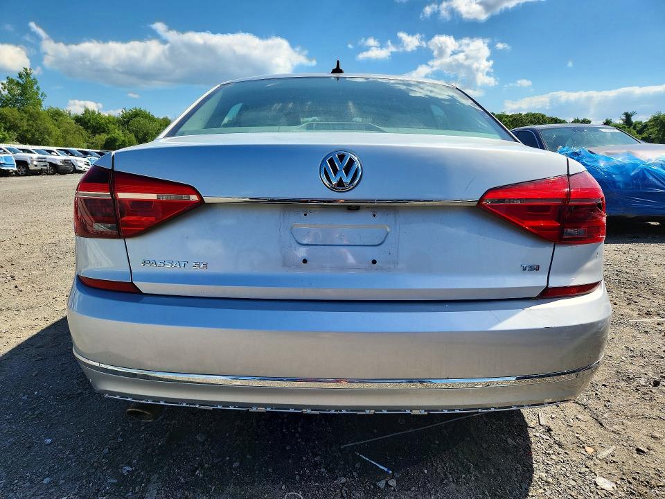 58004546 :رقم المزاد ، 1VWBT7A37HC051066 vin ، 2017 Volkswagen Passat مزاد بيع