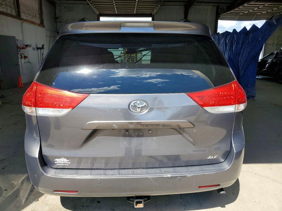 2014 Toyota Sienna მანქანა იყიდება აუქციონზე, vin: 5TDYK3DC8ES473121, აუქციონის ნომერი: 57533006