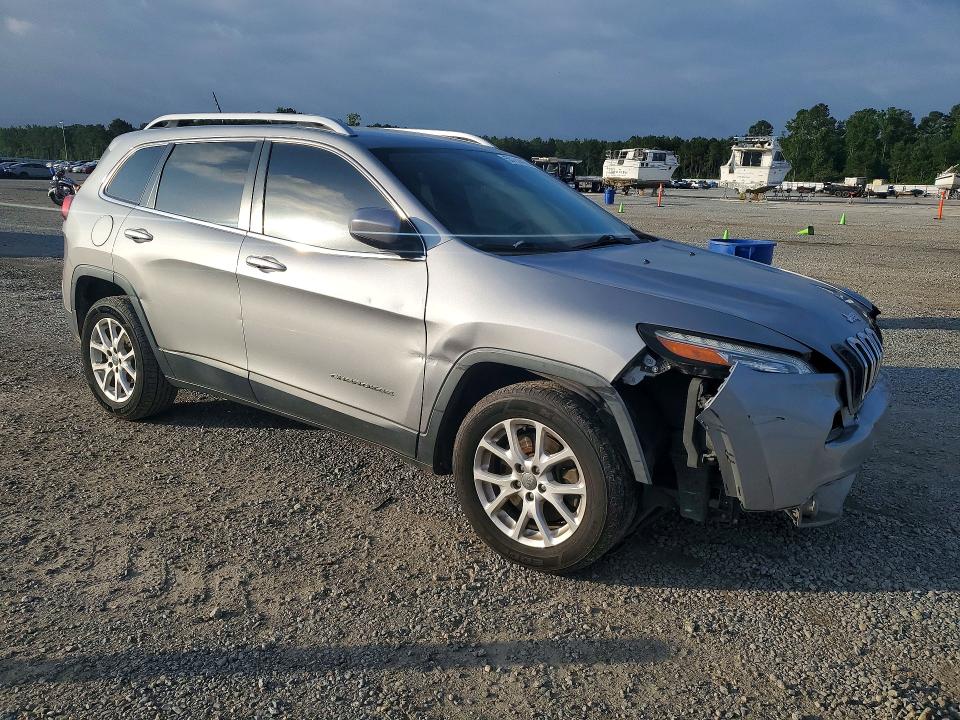 55781416 :رقم المزاد ، 1C4PJLCB2FW601667 vin ، 2015 Jeep Cherokee مزاد بيع