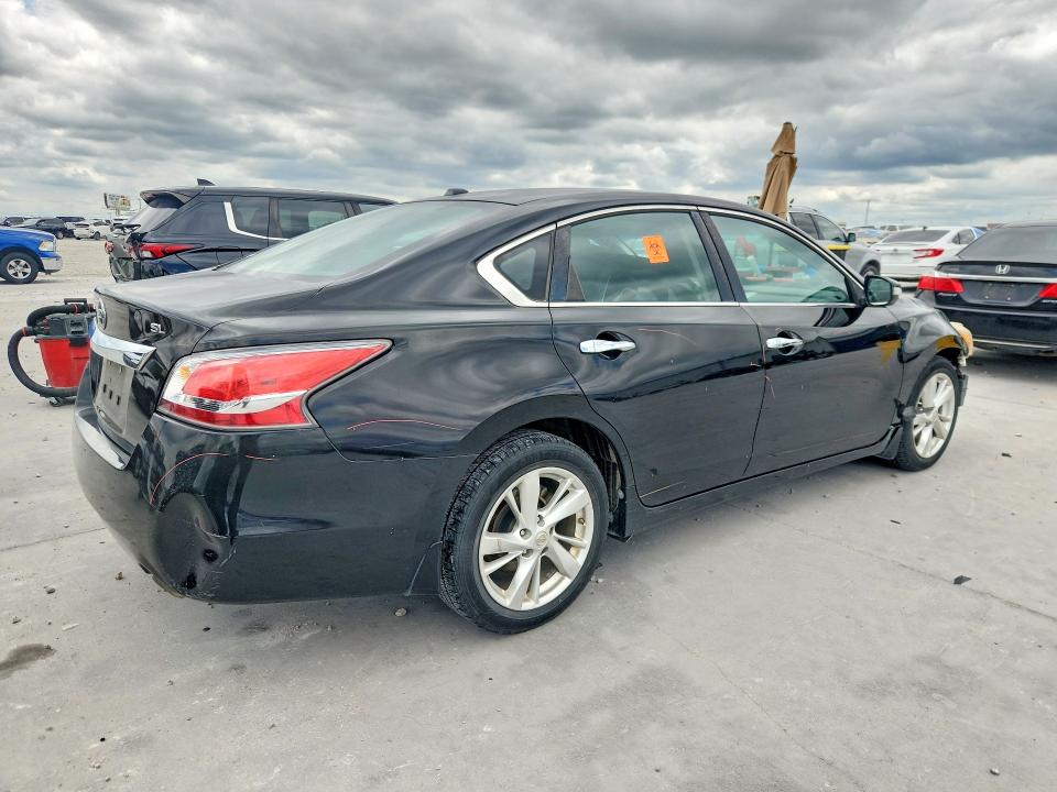 2015 Nissan Altima მანქანა იყიდება აუქციონზე, vin: 1N4AL3AP1FN887828, აუქციონის ნომერი: 57544916