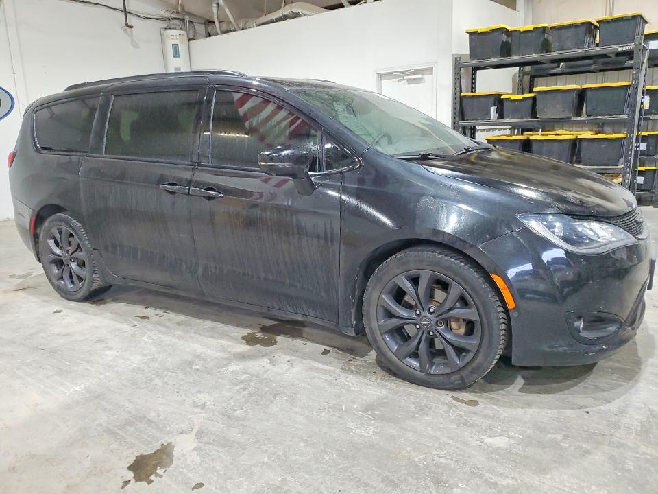 Продажа на аукционе авто 2018 Chrysler Pacifica, vin: 2C4RC1GG8JR230674, номер лота: 55653766