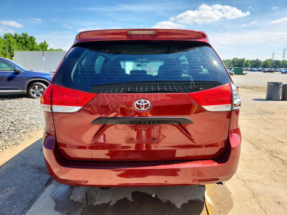55891606 :رقم المزاد ، 5TDZK3DC9DS281841 vin ، 2013 Toyota Sienna مزاد بيع