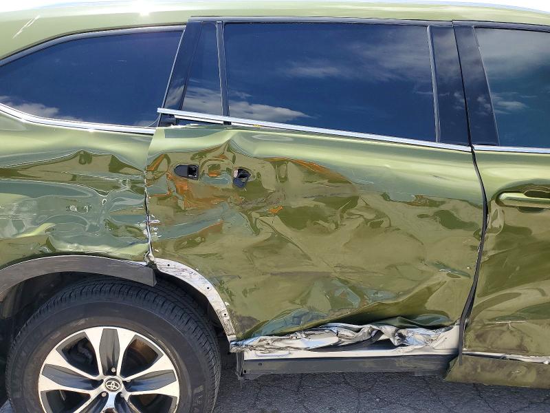 56549556 :رقم المزاد ، 5TDGBRCH7MS063646 vin ، 2021 Toyota Highlander مزاد بيع