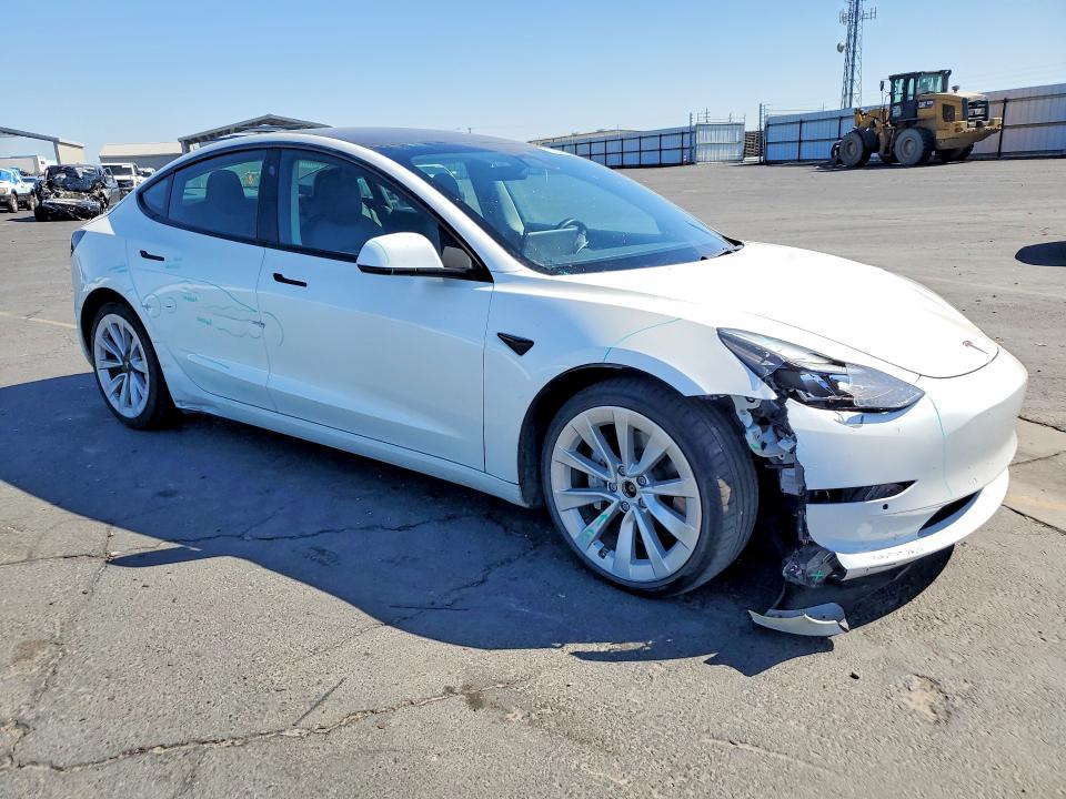55693116 :رقم المزاد ، 5YJ3E1EB2NF143605 vin ، 2022 Tesla Model 3 مزاد بيع