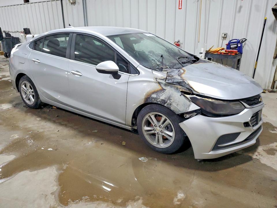 57221766 :رقم المزاد ، 1G1BE5SM1J7239291 vin ، 2018 Chevrolet Cruze مزاد بيع