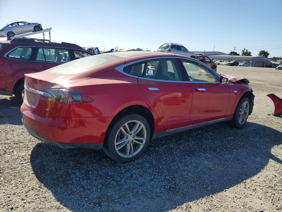 56838786 :رقم المزاد ، 5YJSA1H10FFP77099 vin ، 2015 Tesla Model S مزاد بيع