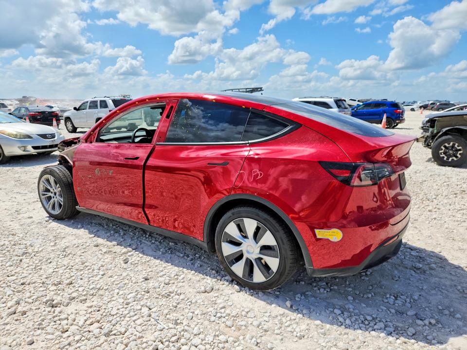 57079616 :رقم المزاد ، 7SAYGAEE6NF350835 vin ، 2022 Tesla Model Y مزاد بيع