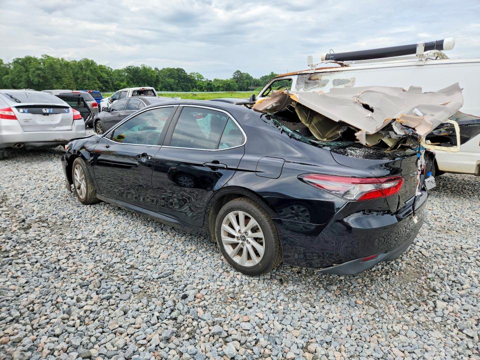 56411456 :رقم المزاد ، 4T1C11AK0NU633030 vin ، 2022 Toyota Camry مزاد بيع