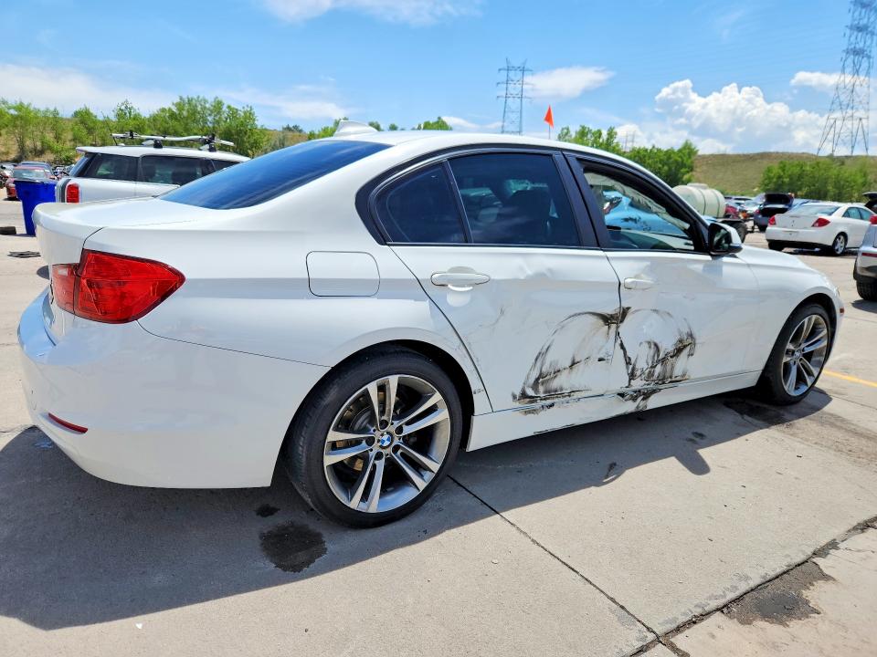 2015 Bmw 328 მანქანა იყიდება აუქციონზე, vin: WBA3B3G57FNT17695, აუქციონის ნომერი: 56367346