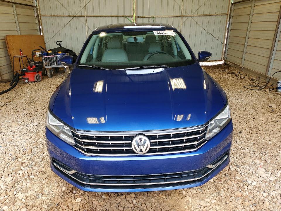 58910816 :رقم المزاد ، 1VWBT7A33HC008084 vin ، 2017 Volkswagen Passat مزاد بيع