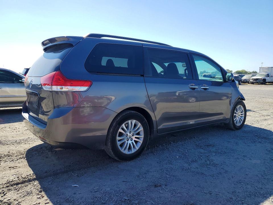 2013 Toyota Sienna მანქანა იყიდება აუქციონზე, vin: 5TDYK3DC0DS299821, აუქციონის ნომერი: 58590036