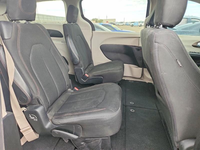 58220826 :رقم المزاد ، 2C4RC1CG0HR597939 vin ، 2017 Chrysler Pacifica مزاد بيع