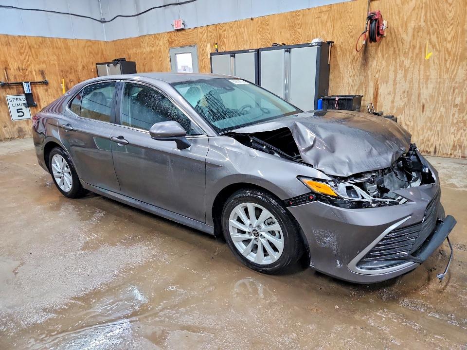 2022 Toyota Camry მანქანა იყიდება აუქციონზე, vin: 4T1C11AK8NU682881, აუქციონის ნომერი: 58692006