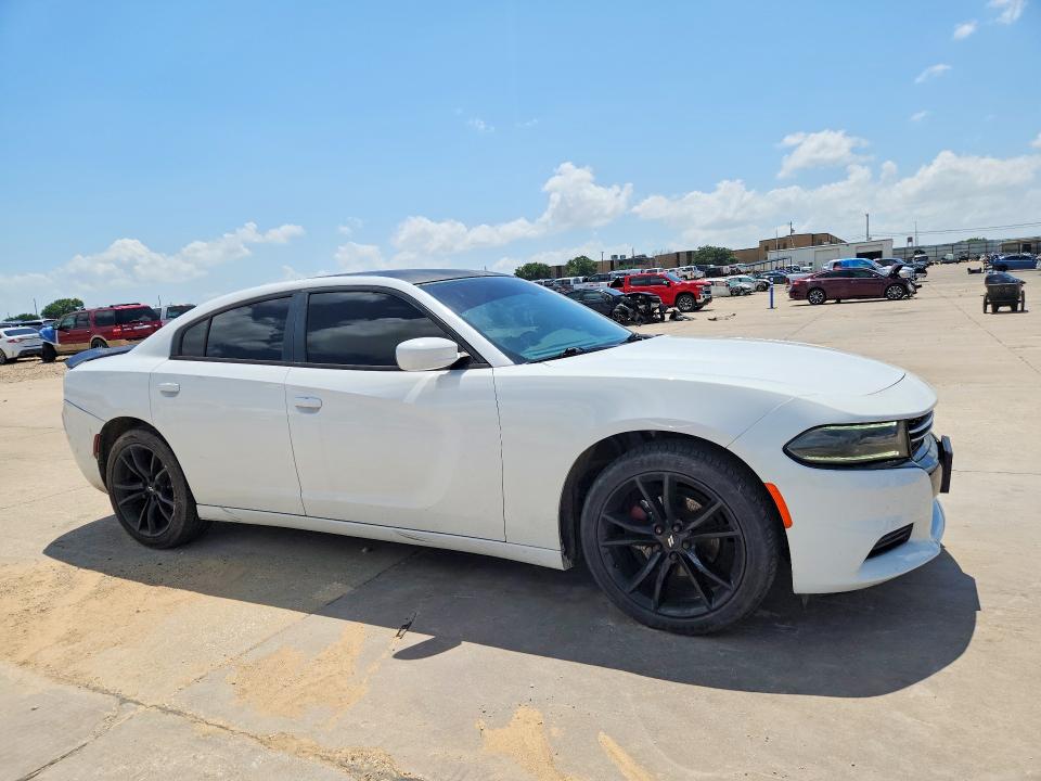 56121046 :رقم المزاد ، 2C3CDXBG7FH721526 vin ، 2015 Dodge Charger مزاد بيع