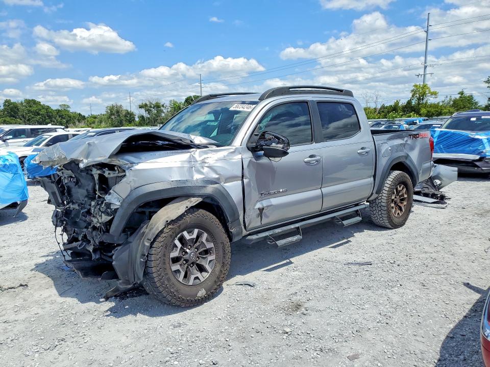 56234246 :رقم المزاد ، 5TFCZ5AN0JX162052 vin ، 2018 Toyota Tacoma مزاد بيع
