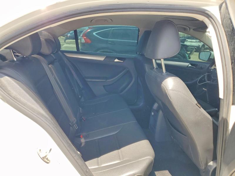 55723986 :رقم المزاد ، 3VWDB7AJ3JM260142 vin ، 2018 Volkswagen Jetta مزاد بيع
